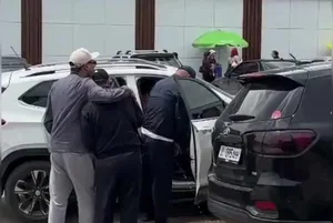 В Бостери мужчина справил нужду в общественном месте. Милиция начала проверку