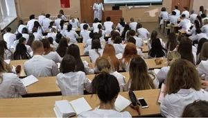 Что будет со студентами медвузов и колледжей, не прошедших аккредитацию? Ответ Минздрава