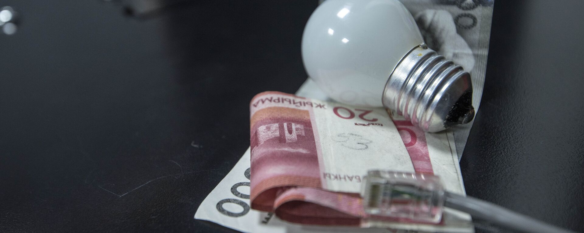 Несмотря на рост тарифов, электроэнергию продают в минус — глава Минэнерго КР