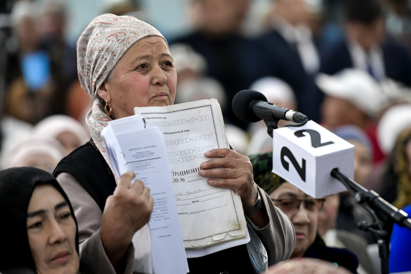 President Japarov directs local authorities to resolve regional property disputes directly