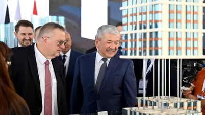 Касымалиев и Оверчук посетили выставку в Бостери в рамках Кыргызско-российского форума