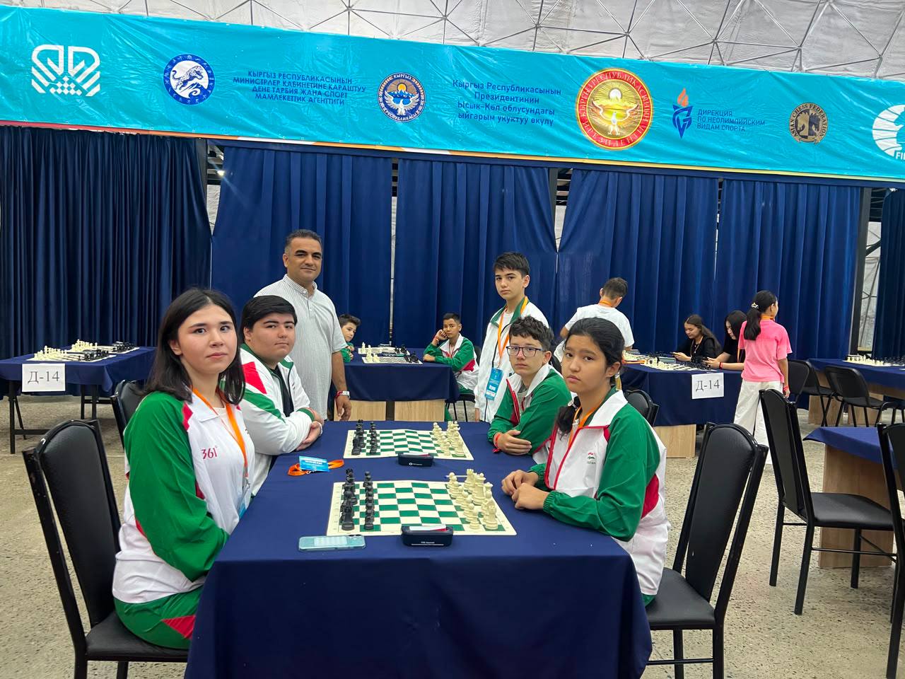 Сборная Таджикистана отправилась на шахматный чемпионат в Кыргызстан