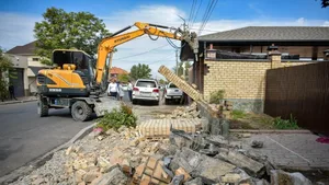Мэрия выплатит 52,8 млн сомов компенсации за снос нескольких домов в Бишкеке