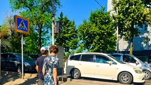 Call-центр: родители просят сохранить светофор у школы №33