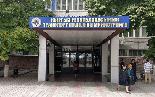 Министр транспорта Солтобаев проверил дорожное строительство в Жалал-Абадской области