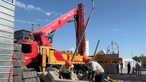 Стройкомпанию наказали после опрокидывания автобетононасоса в Бишкеке