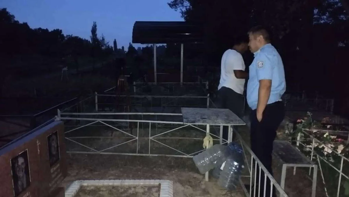 На кладбище в Новопавловке повреждена часть памятников — задержаны подростки