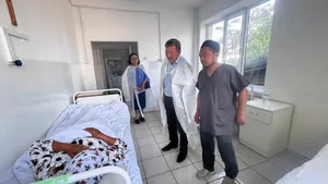 Пострадавшим от урагана в Баткене выплатили материальную помощь