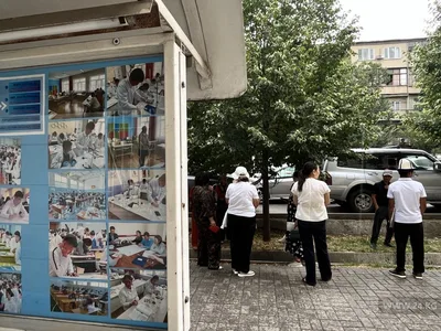 Зачем тогда учиться 11 лет? Родители выпускников в Бишкеке просят отменить ОРТ