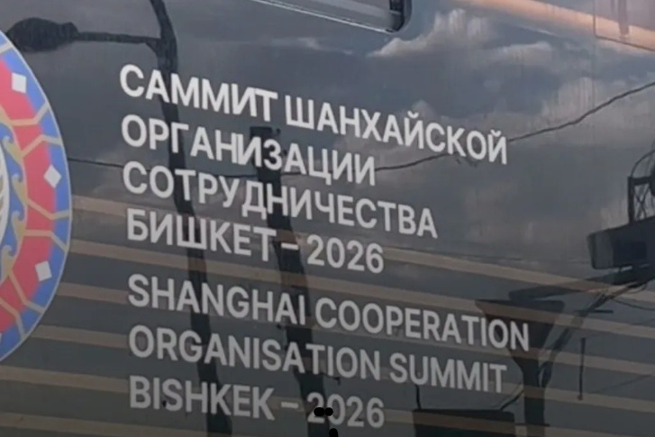 Бишкек превратился в "Бишкет"? Мэрия опровергла фото с ошибкой на автобусе