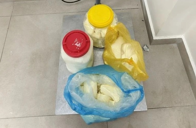 В аэропорту Оренбурга уничтожили более 200 килограммов продуктов из Азербайджана