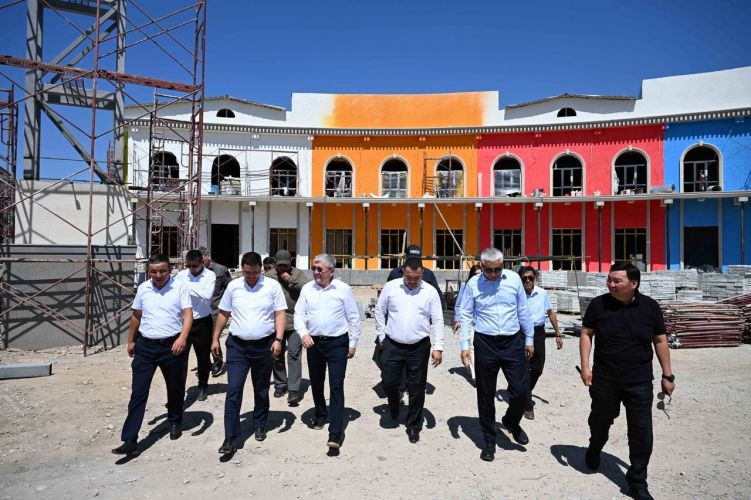 Cabinet Chairman reviews construction projects in Talas region