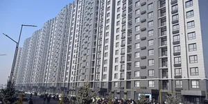 Садыр Жапаров пообещал выделить студенту-сироте квартиру в Бишкеке