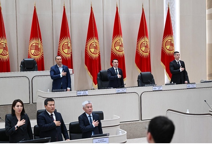 Жогорку Кеңеш жайкы каникулга тарады