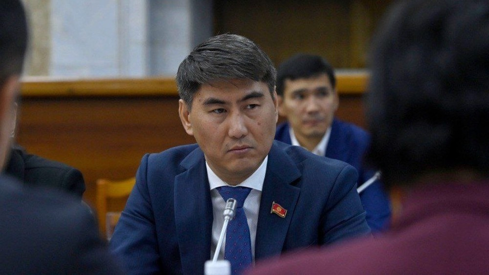В доме Чингиза Айдарбекова проходят обыски