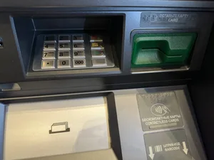 "Из-за технических сбоев в банкоматах люди неделями не могут вернуть свои средства" — Бурханов