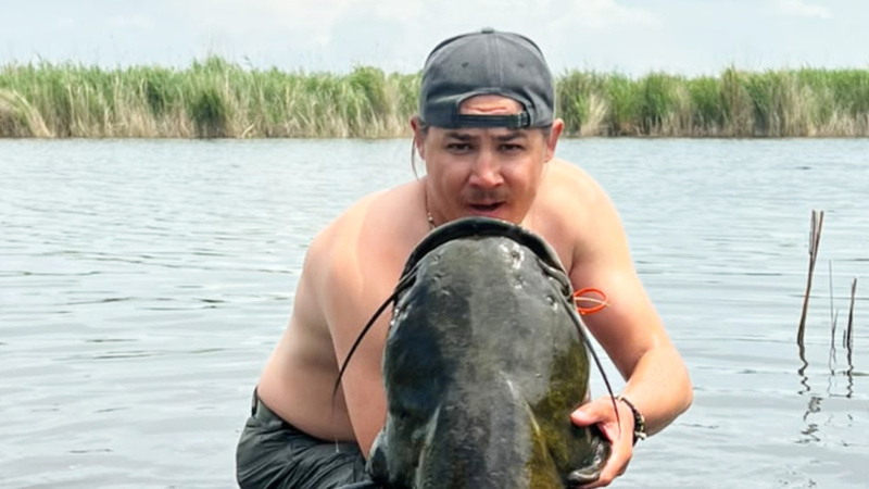 Kyrgyz angler catches 42kg giant catfish in remote Kazakhstan steppe
