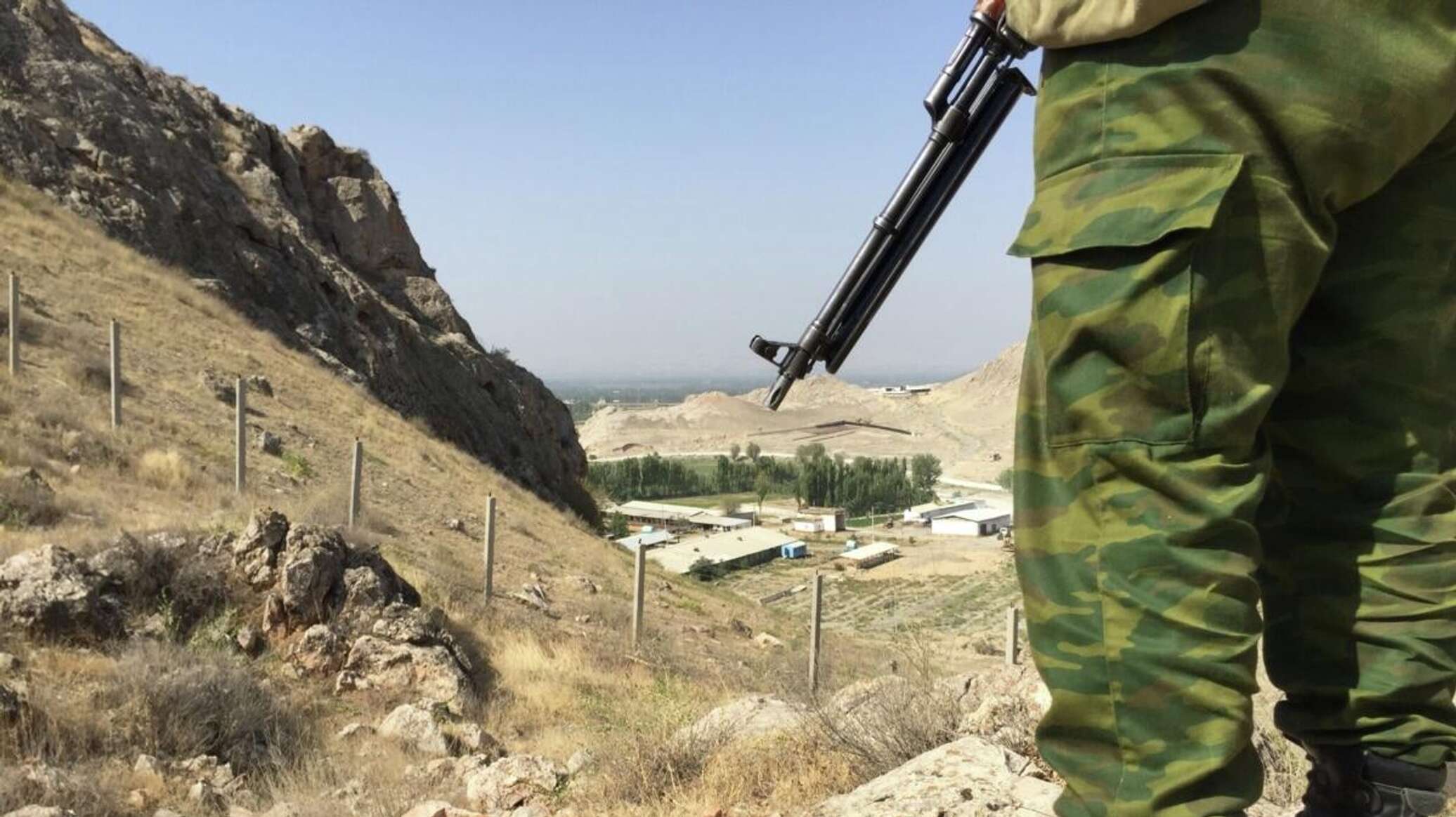 В Баткене пограничники ранили контрабандиста
