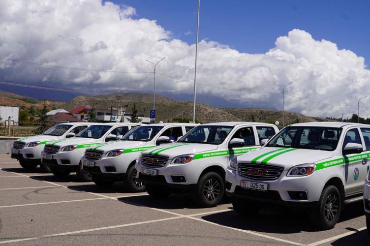 Regional departments of Natural Resources Ministry receive 15 official vehicles