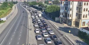 В Баку на ряде улиц и проспектов затруднено движение транспорта
