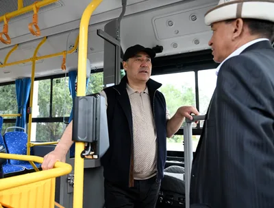 В Каракол передали новую технику и автобусы, часть поставок оказалась с браком